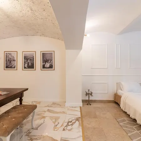Fronto Apartament *