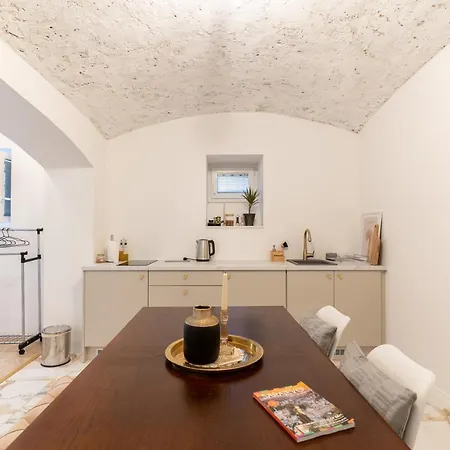 Apartament Fronto *